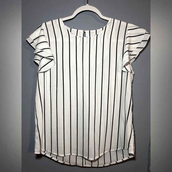 Jon & Anna Tops - Jon and Ana blouse with ruffle sleeve detail
